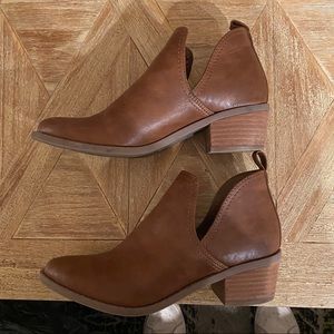 AMERICAN EAGLE booties